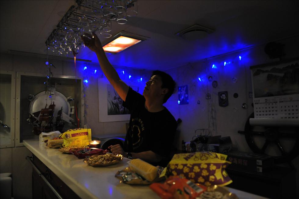 &ldquo;雪龍&rdquo;號開放酒吧(高清)