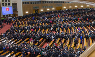 閉幕會結(jié)束后，代表離開會場