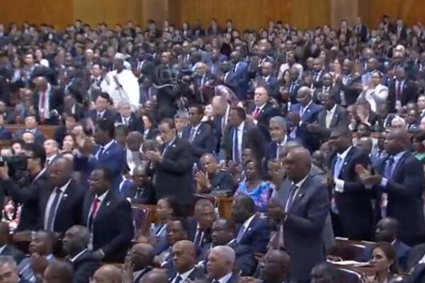 辛識(shí)平：掌聲，激蕩聚同心