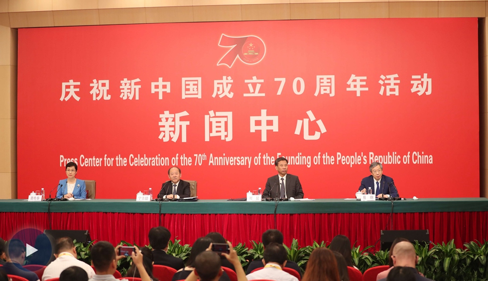 以新發(fā)展理念為引領(lǐng)，推進(jìn)中國(guó)經(jīng)濟(jì)平穩(wěn)健康可持續(xù)發(fā)展