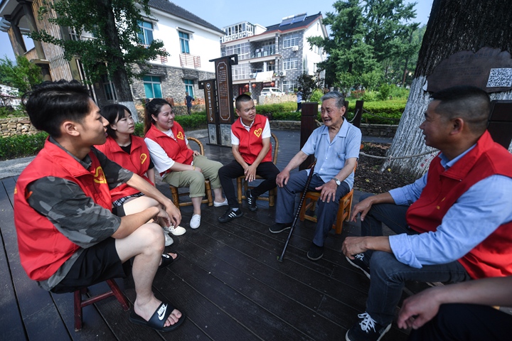 新華社評(píng)論員：以?xún)?yōu)良作風(fēng)決勝?zèng)Q戰(zhàn)