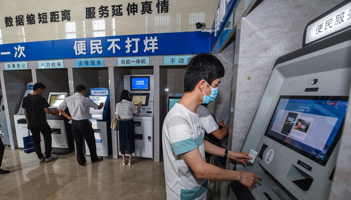 新華社評論員：增強(qiáng)緊迫感，全力抓落實 &mdash;&mdash;貫徹落實全國兩會精神