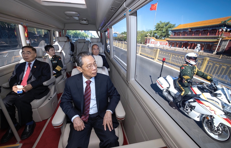 學(xué)習(xí)快評丨以國之名向最美天使致敬！