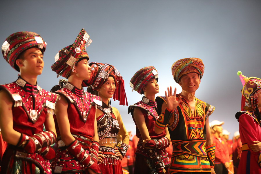 好兒好女好家園，齊心奔小康，共圓中國夢