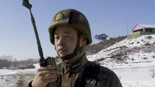 坦克步戰(zhàn)車(chē)沖進(jìn)風(fēng)雪 體驗(yàn)&ldquo;凍感&rdquo;與&ldquo;動(dòng)感&rdquo;