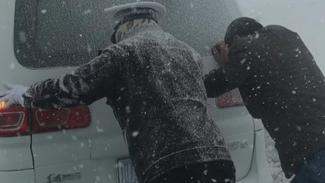 &ldquo;冰雕&rdquo;交警找到了！致敬戰(zhàn)斗在抗風雪一線的交警