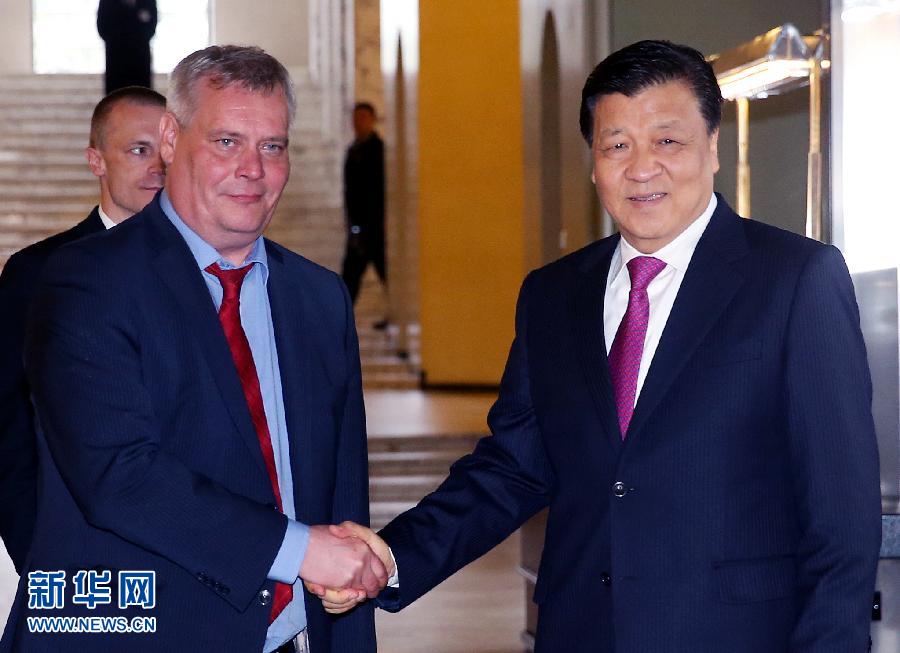 6月13日，中共中央政治局常委、中央書記處書記劉云山在赫爾辛基會見芬蘭社民黨主席、財政部長林內(nèi)。 新華社記者姚大偉攝