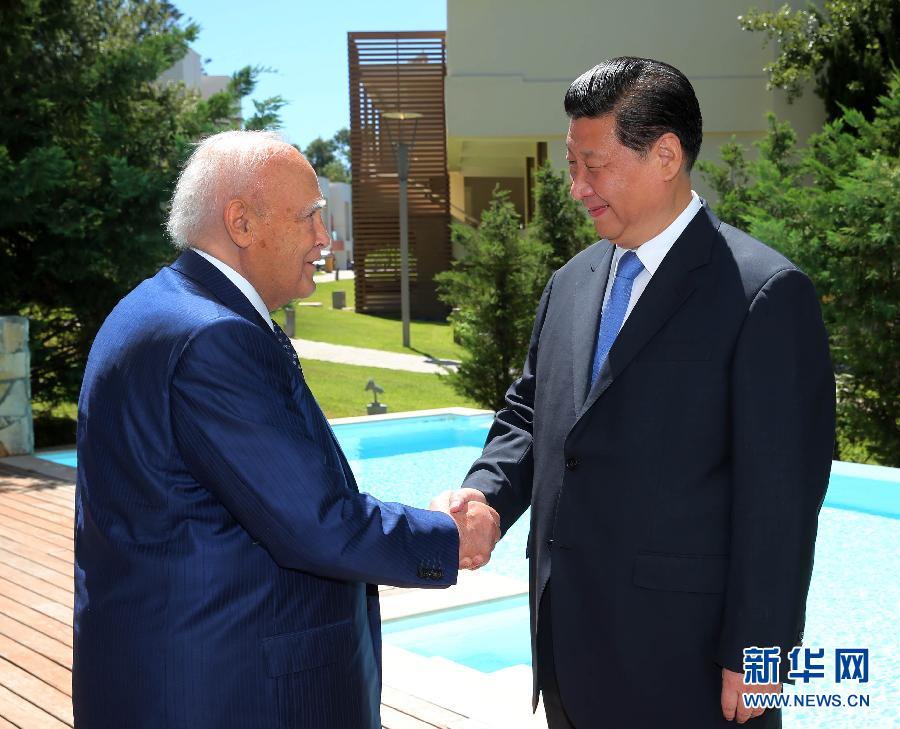 7月13日，中國(guó)國(guó)家主席習(xí)近平在希臘羅德島會(huì)見希臘總統(tǒng)帕普利亞斯。 新華社記者 蘭紅光 攝