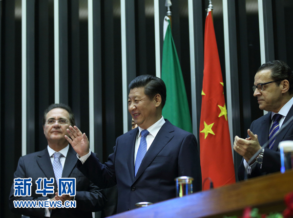 7月16日，國家主席習近平在巴西國會發(fā)表《弘揚傳統(tǒng)友好共譜合作新篇》的演講。 新華社記者 蘭紅光 攝 