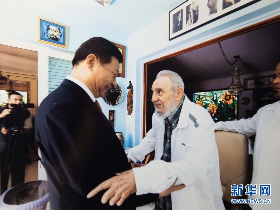 當?shù)貢r間7月22日，國家主席習近平在哈瓦那親切探望古巴革命領(lǐng)袖菲德爾&middot;卡斯特羅。 新華社發(fā)