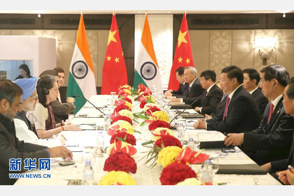 9月19日，國家主席習近平在新德里會見印度國大黨主席索尼婭&middot;甘地和前總理辛格。 新華社記者姚大偉攝