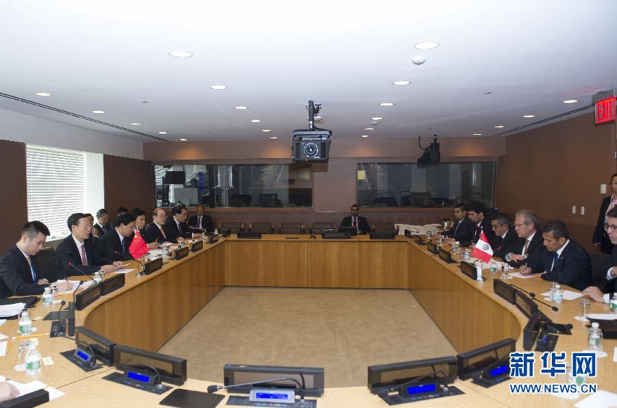 9月23日，出席聯(lián)合國(guó)氣候峰會(huì)的國(guó)家主席習(xí)近平特使、國(guó)務(wù)院副總理張高麗在紐約聯(lián)合國(guó)總部會(huì)見(jiàn)秘魯總統(tǒng)烏馬拉。 新華社記者 王曄 攝 