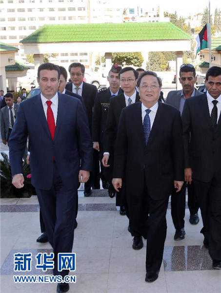 11月9日，正在約旦進(jìn)行正式友好訪問的全國政協(xié)主席俞正聲在安曼會見約旦眾議院代議長薩法迪。 新華社記者 劉衛(wèi)兵 攝 