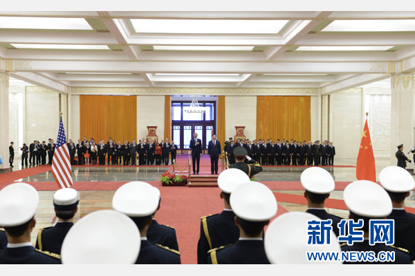 11月12日，國(guó)家主席習(xí)近平在北京人民大會(huì)堂舉行歡迎儀式，歡迎美國(guó)總統(tǒng)奧巴馬對(duì)中國(guó)進(jìn)行國(guó)事訪問(wèn)。 新華社記者 馬占成 攝