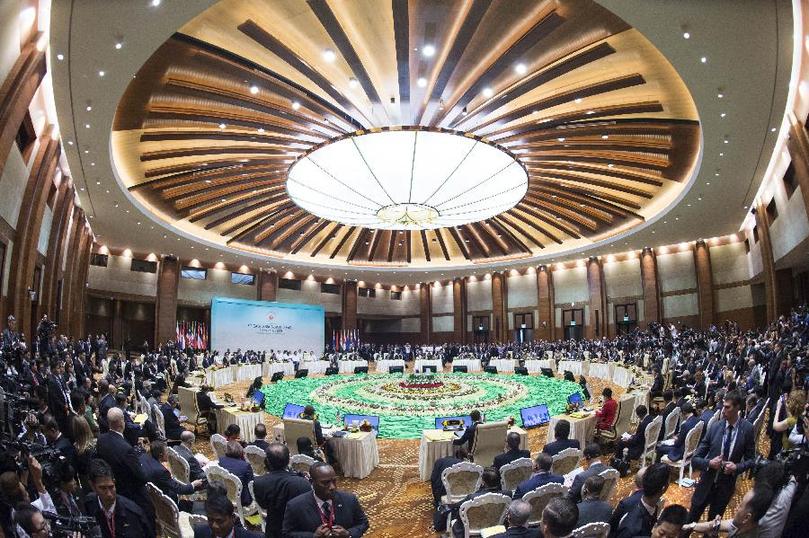  11月13日，中國國務(wù)院總理李克強(qiáng)在緬甸內(nèi)比都出席第九屆東亞峰會。 新華社記者 王曄 攝