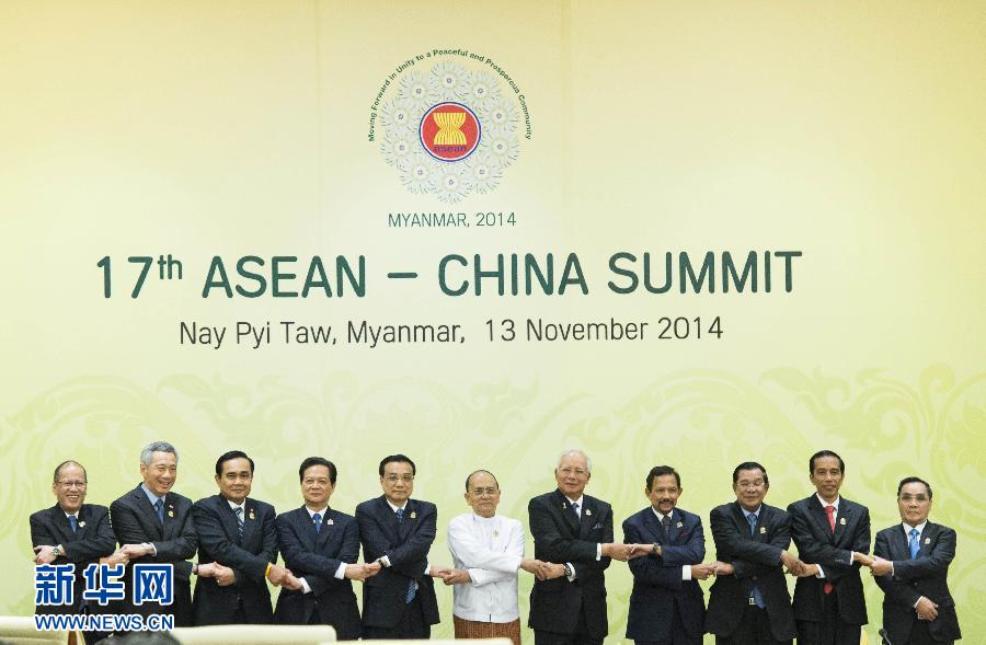 11月13日，中國(guó)國(guó)務(wù)院總理李克強(qiáng)在緬甸內(nèi)比都出席第17次中國(guó)－東盟（10+1）領(lǐng)導(dǎo)人會(huì)議。 新華社記者 王曄 攝