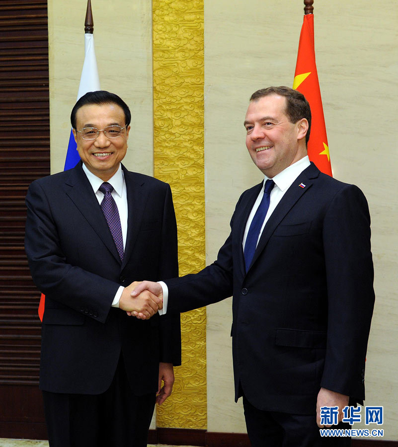 12月15日，中國(guó)國(guó)務(wù)院總理李克強(qiáng)在阿斯塔納會(huì)見(jiàn)俄羅斯總理梅德韋杰夫。 新華社記者 饒愛(ài)民 攝