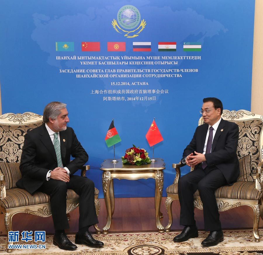 12月15日，中國國務(wù)院總理李克強在阿斯塔納會見阿富汗首席執(zhí)行官阿卜杜拉。 新華社記者 龐興雷 攝