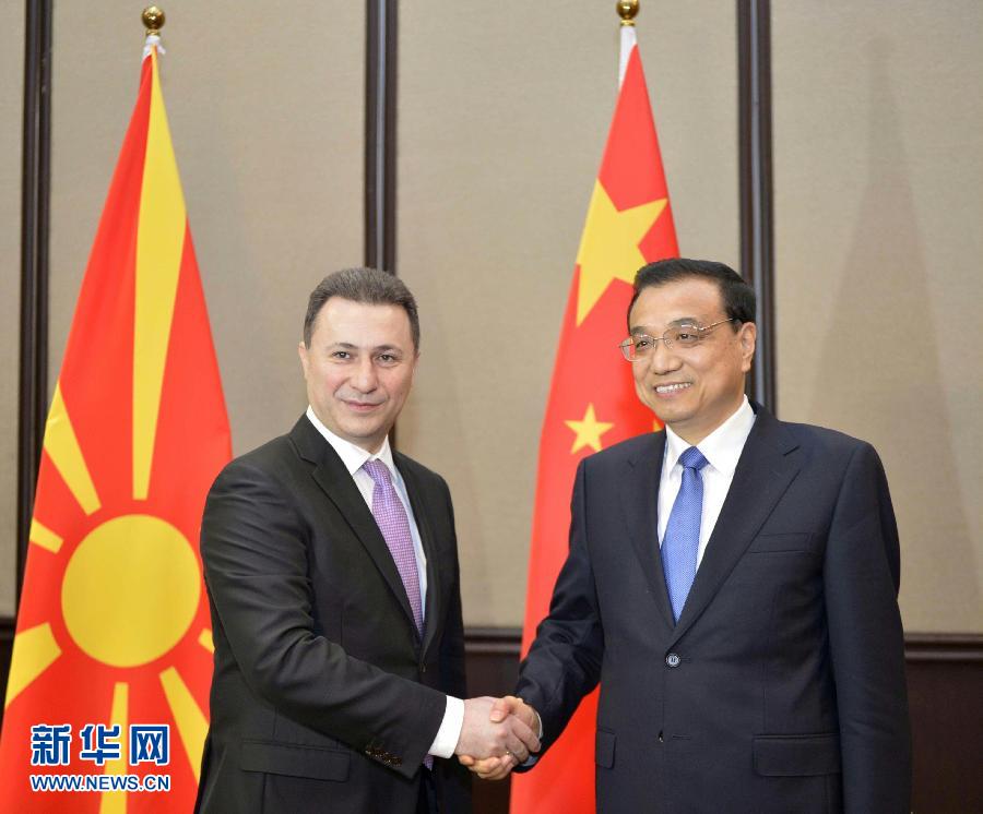 12月17日，中國國務(wù)院總理李克強(qiáng)在貝爾格萊德會見馬其頓總理格魯埃夫斯基。 新華社記者劉力航攝 