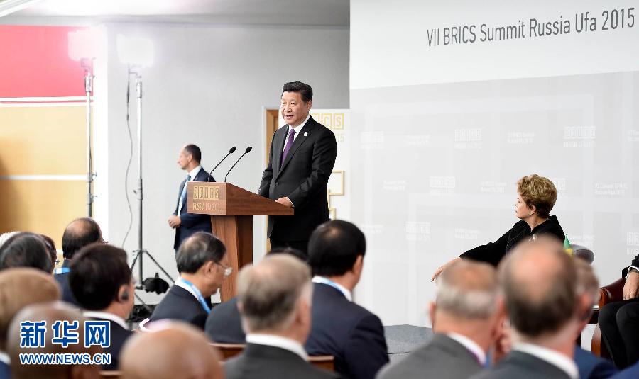 7月9日，金磚國家領(lǐng)導(dǎo)人同金磚國家工商理事會(huì)代表對(duì)話會(huì)在俄羅斯烏法舉行。中國國家主席習(xí)近平、俄羅斯總統(tǒng)普京、巴西總統(tǒng)羅塞夫、印度總理莫迪、南非總統(tǒng)祖馬等共同出席。新華社記者 張鐸 攝 