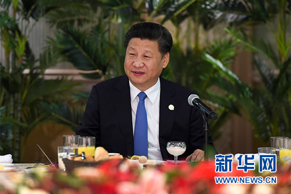 12月4日，國家主席習近平在約翰內(nèi)斯堡集體會見13位非洲國家領(lǐng)導人。 新華社記者 謝環(huán)馳 攝