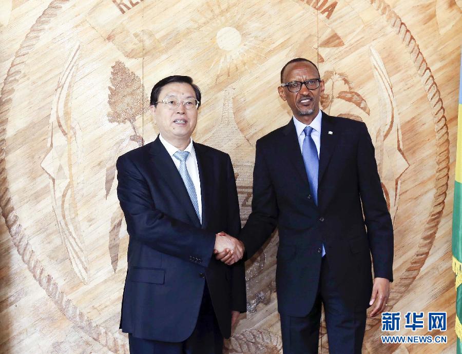 3月22日至23日，全國(guó)人大常委會(huì)委員長(zhǎng)張德江對(duì)盧旺達(dá)進(jìn)行正式友好訪問。這是3月23日，張德江在盧旺達(dá)首都基加利會(huì)見盧旺達(dá)總統(tǒng)卡加梅。新華社記者 丁林 攝