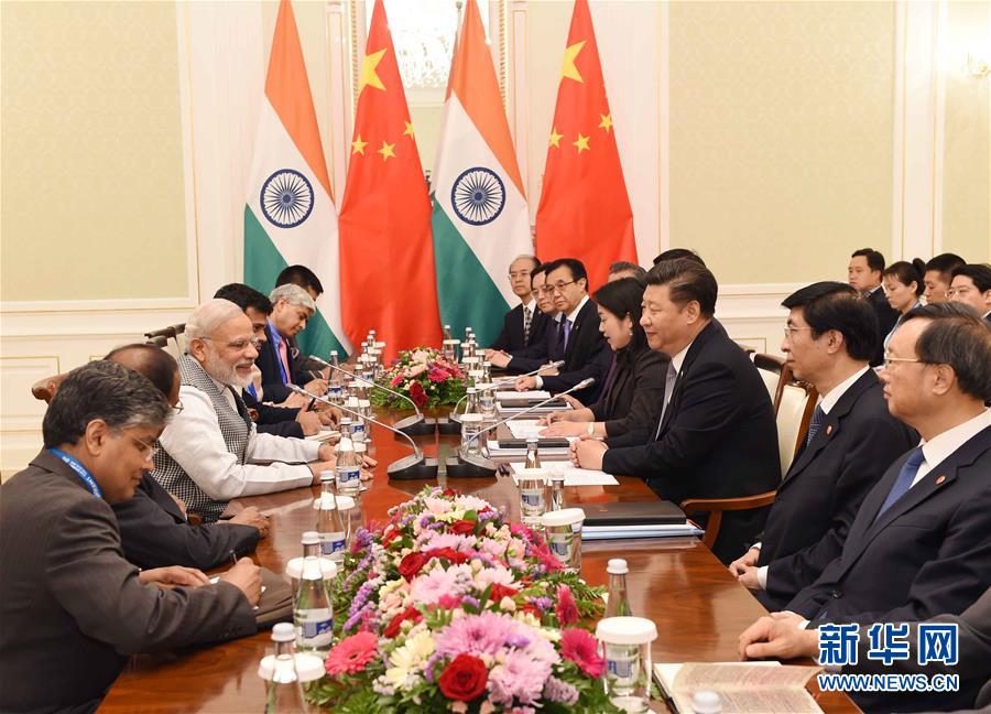 6月23日，國家主席習近平在烏茲別克斯坦塔什干會見印度總理莫迪。新華社記者 饒愛民攝