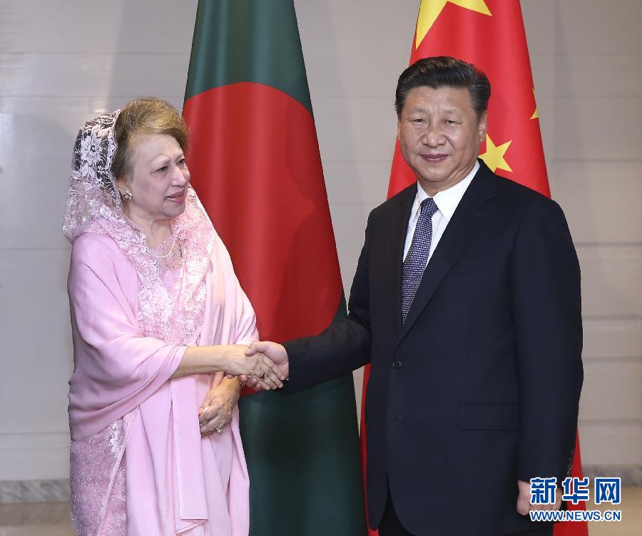 10月14日，國家主席習(xí)近平在達(dá)卡會見孟加拉國民族主義黨主席卡莉達(dá)&middot;齊亞。  新華社記者龐興雷攝 