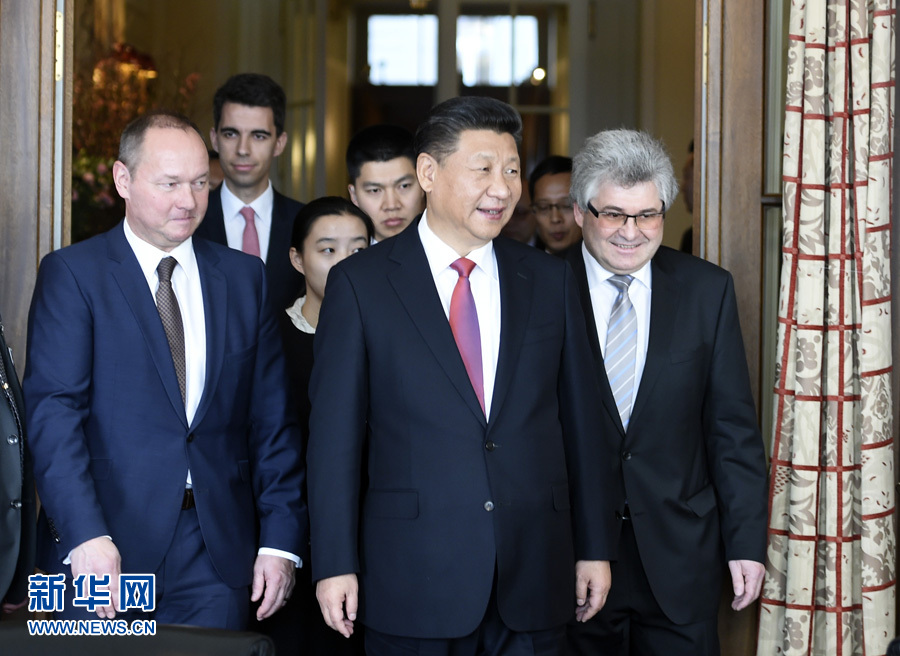 1月16日，國家主席習(xí)近平在伯爾尼會見瑞士聯(lián)邦國民院議長施塔爾和聯(lián)邦院議長比紹夫貝爾格。 新華社記者 謝環(huán)馳 攝