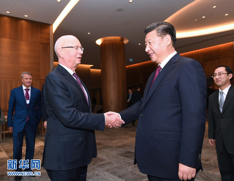 1月17日，國(guó)家主席習(xí)近平在瑞士達(dá)沃斯會(huì)見(jiàn)世界經(jīng)濟(jì)論壇主席施瓦布。 新華社記者 饒愛(ài)民 攝