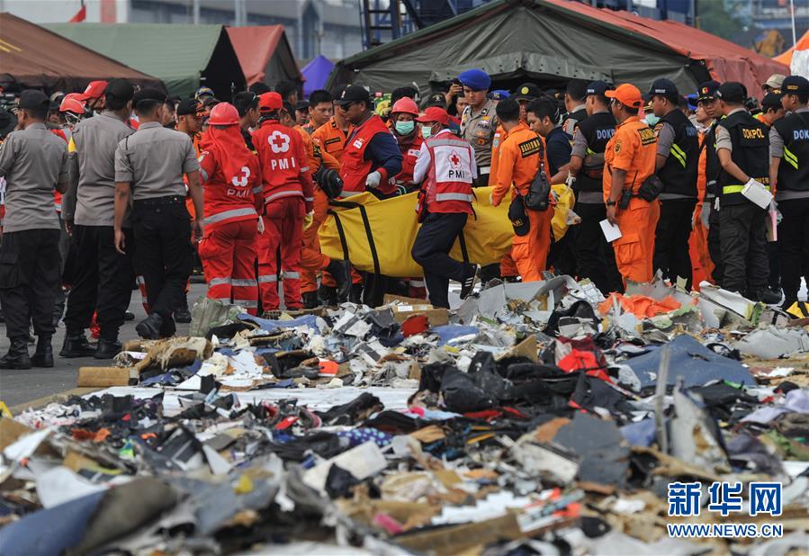 (國際)失事獅航客機(jī)的首個(gè)黑匣子已被成功打撈出水