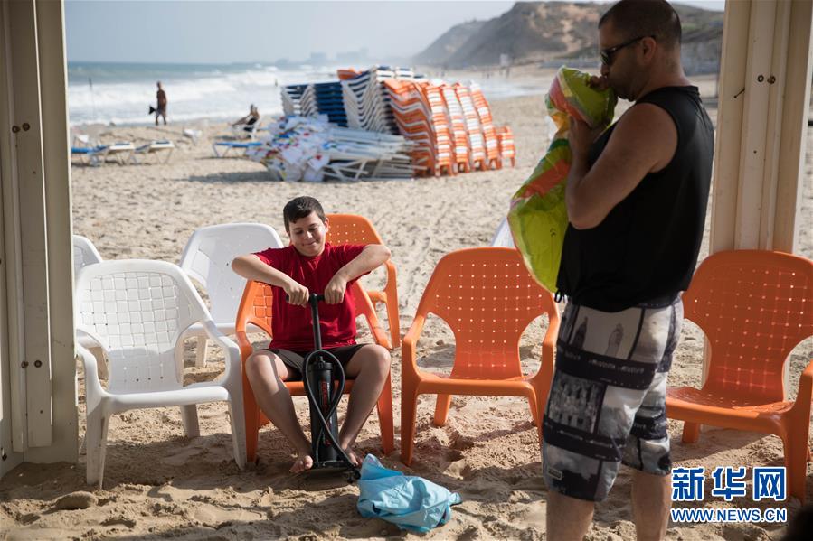 （國(guó)際&middot;圖文互動(dòng)）（3）特寫：穿過(guò)檢查站去看海