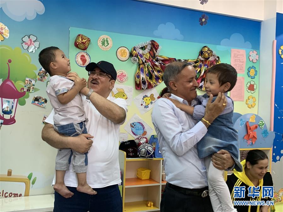 （圖文互動）（3）多國駐華使節(jié)參訪新疆：中國反恐、去極端化經(jīng)驗值得學(xué)習(xí)借鑒