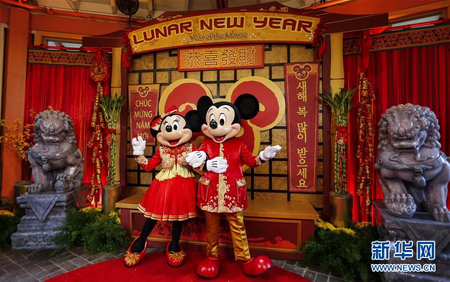 (國(guó)際·圖文互動(dòng))(7)通訊:美國(guó)迪士尼加州冒險(xiǎn)樂園紅紅火火迎鼠年