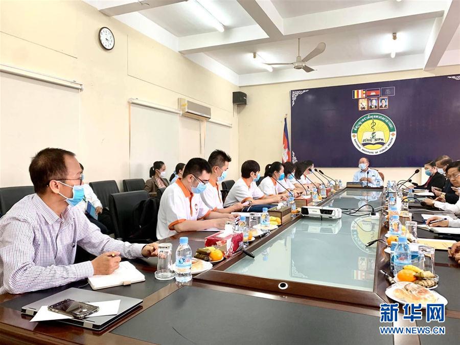 (國(guó)際疫情·圖文互動(dòng))(5)通訊:“與病毒賽跑”——記中國(guó)援柬埔寨專家戰(zhàn)“疫”