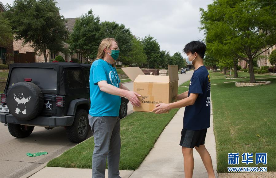 (國(guó)際疫情·圖文互動(dòng))(1)通訊:學(xué)以致用助力社區(qū)抗疫——美國(guó)華裔高中生用3D打印技術(shù)制作防護(hù)裝備