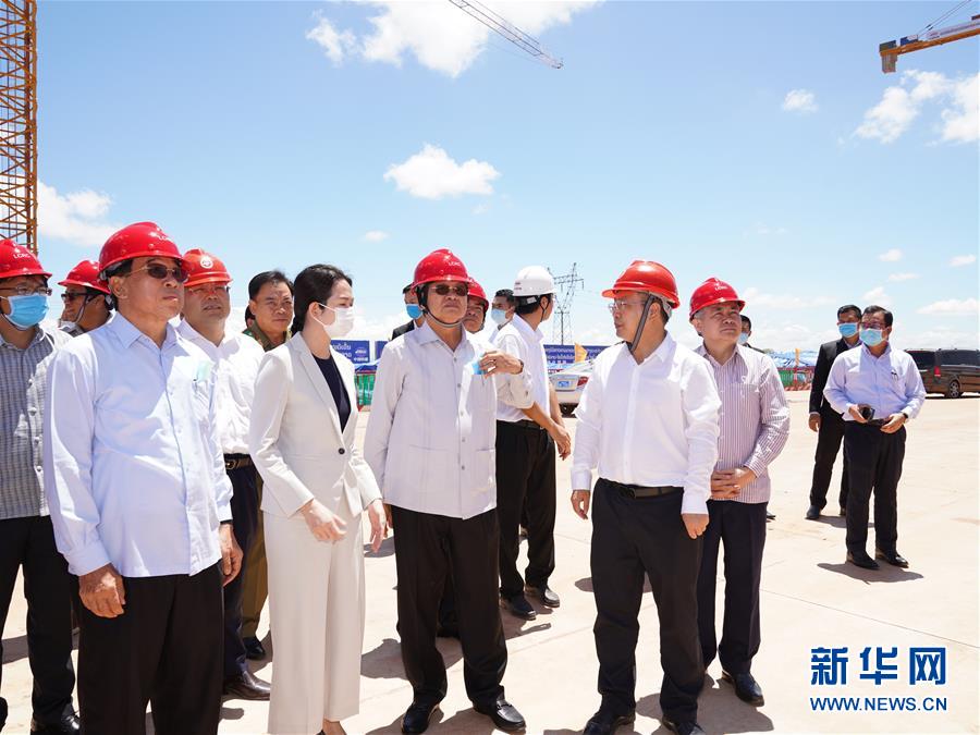 (國(guó)際)(1)老撾總理高度評(píng)價(jià)中老鐵路建設(shè)成果