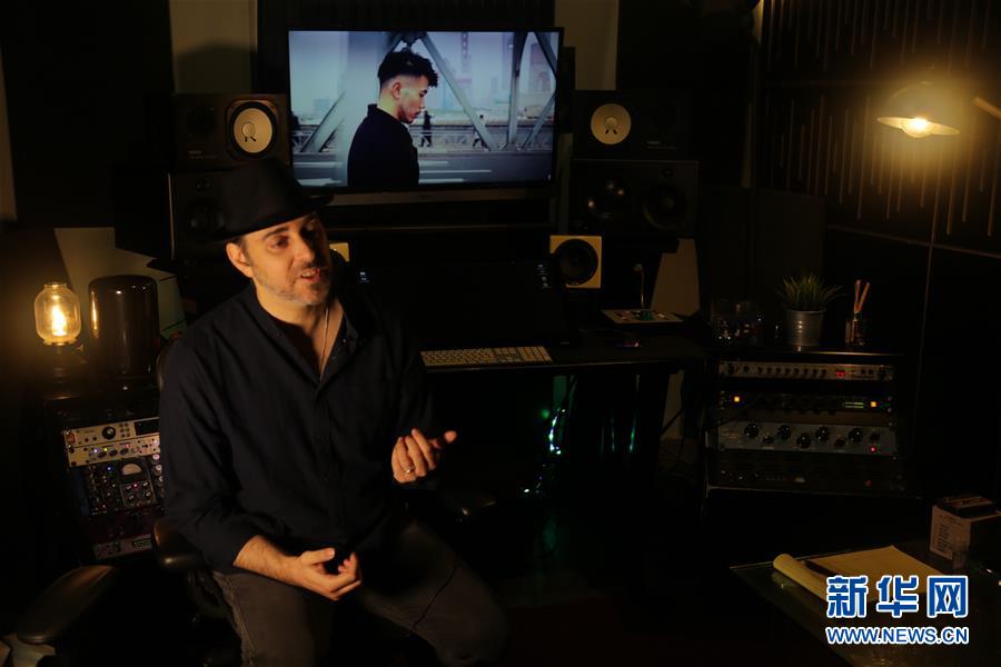 （海外抗疫故事&middot;圖文互動(dòng)）（1）通訊：用原創(chuàng)音樂(lè)支持中國(guó)抗擊新冠疫情的以色列歌手