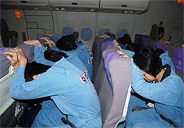 系好安全帶，記住安全門