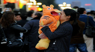 提前供暖誰說了算?天氣無常 公共服務(wù)要暖心！