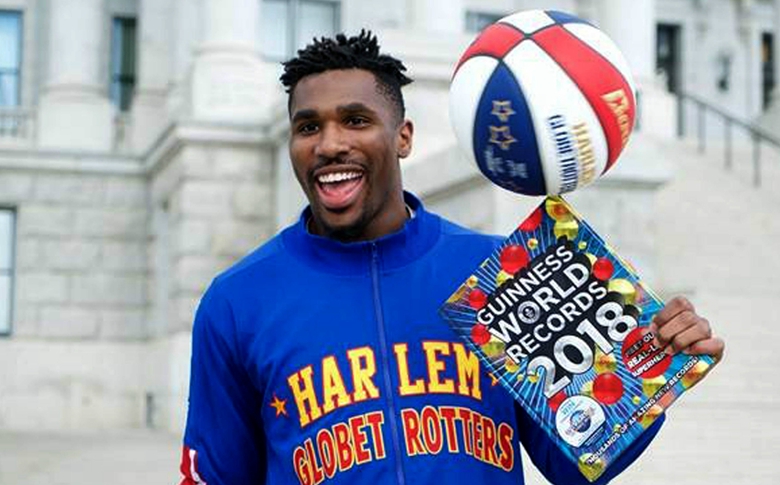 吉尼斯世界紀(jì)錄日：15.26米！向上投籃最高高度