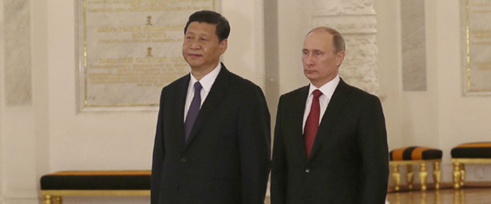 2013年3月，習(xí)近平出席普京舉行的歡迎儀式