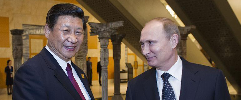 2013年10月，習(xí)近平在印尼巴厘島會(huì)見普京