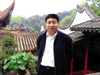 麥?zhǔn)涨跋?，曹雙羊回到鸚鵡村，要跟鄉(xiāng)親們布置麥?zhǔn)帐乱耍匾庾尠琢偌棺觽兂艘灰箻吠ご蠊?。瞎子白立國?hellip;&hellip;
